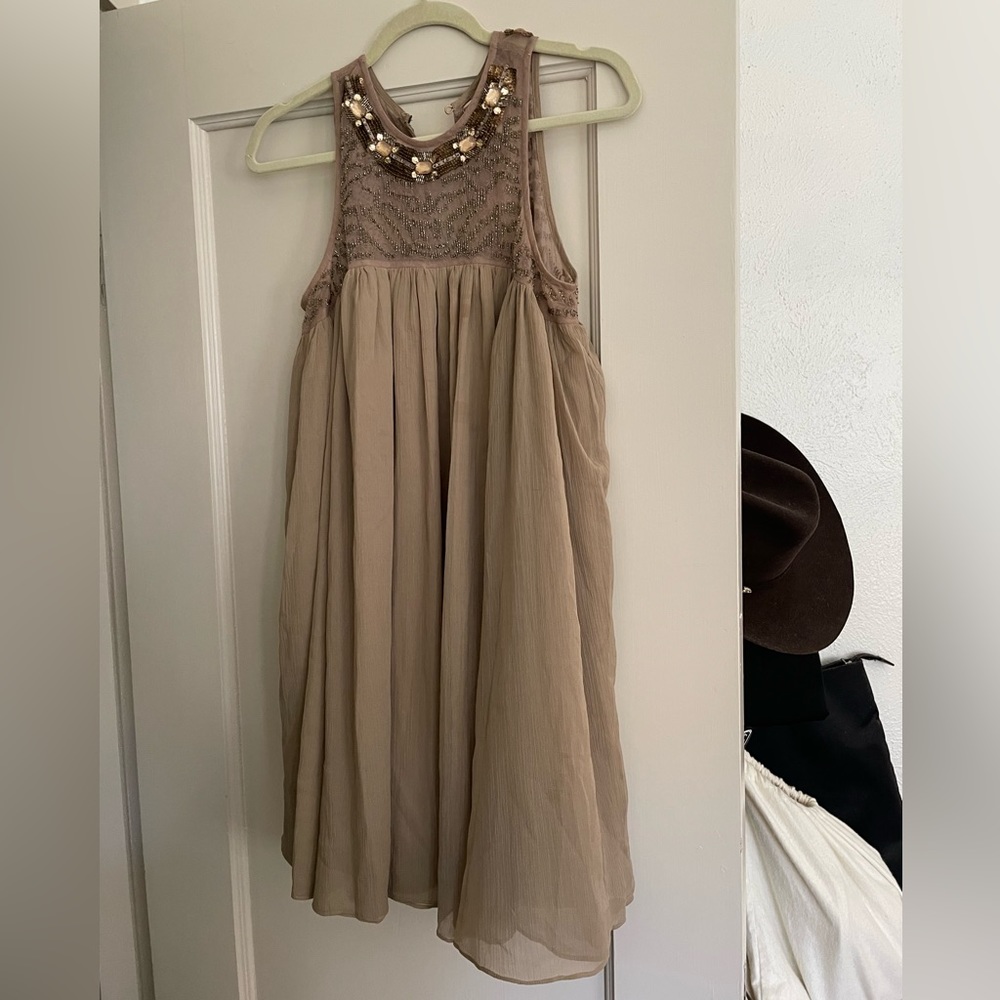 Short Anthropologie taupe dress with jewel collar